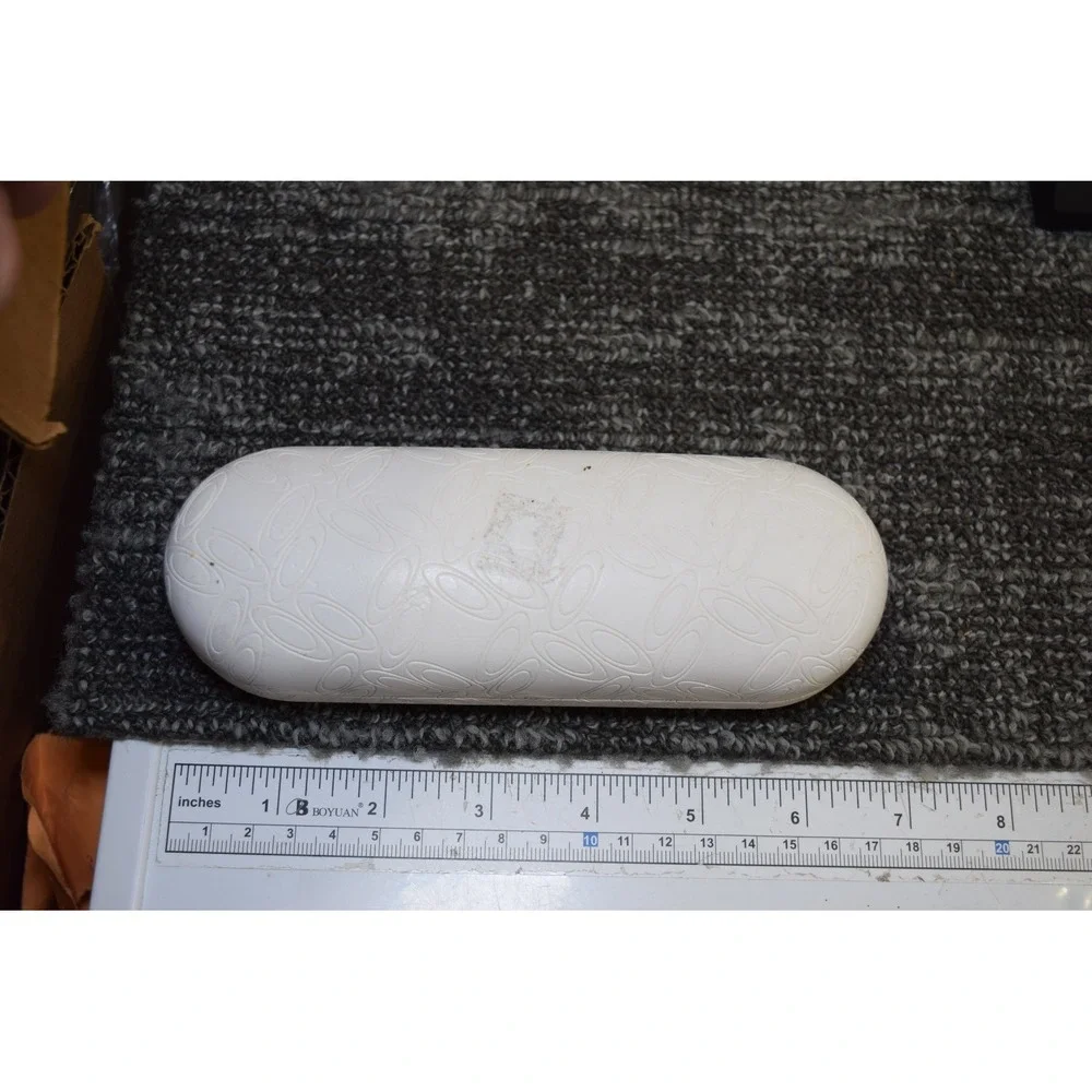 Oakley Sunglasses Eyeglasses Clam Shell White - Logo CASE ONLY - Flaw